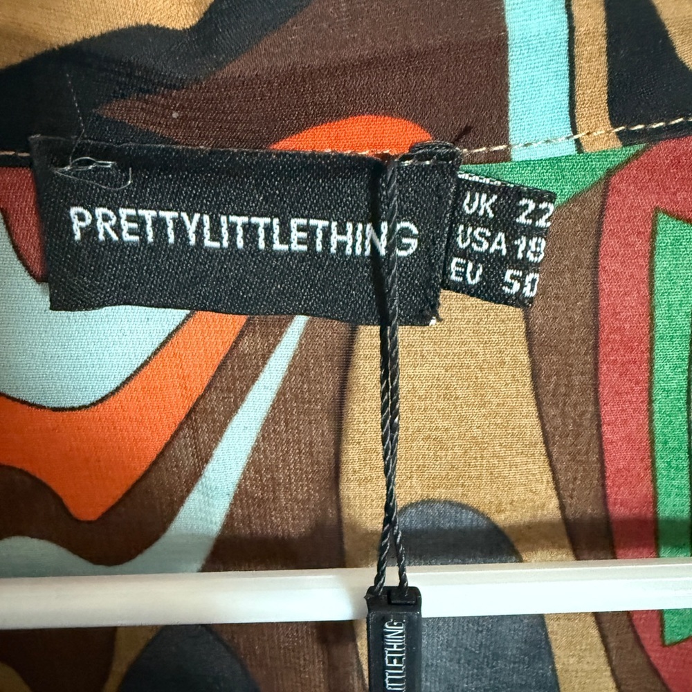 PrettyLittleThing Abstract Pattern Blouse - Picture 2 of 7